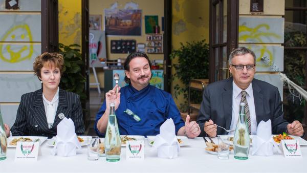 Das Essen wird von der Jury probiert.  | Rechte: MDR/Saxonia Media/Christoph Gorke