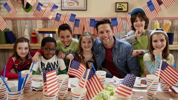 Alex und seine Kochkids sind US-amerikanisch unterwegs. | Rechte: ZDF/ORF/René Rothkopf