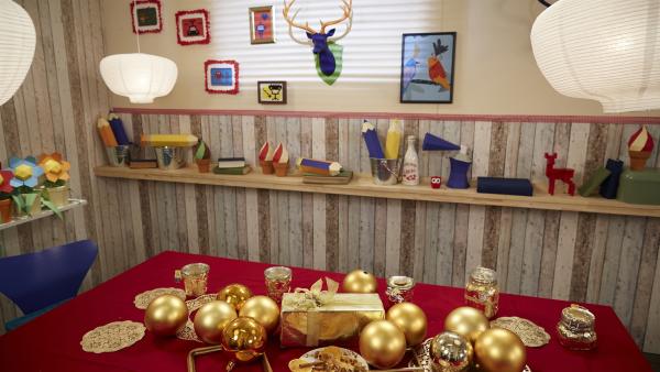 Die Tischdeko im Koch-Kids-Club ist heute ganz in Gold getaucht | Rechte: ZDF/ORF/René Rothkopf