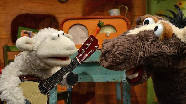 Wolle mit seinem Banjo redet mit Pferd | Rechte: NDR Foto: Uwe Ernst