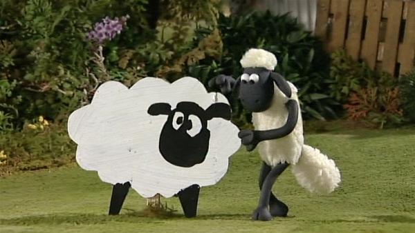 Falsche Schafe sollen den Farmer täuschen, bis die Herde vom Ausflug zurück ist. Hoffentlich geht das gut. | Rechte: WDR/Aardman Animation Ltd./BBC