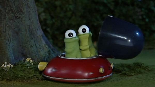 Zwei grüne Kerle sind auf der Weide gelandet. Sind das Aliens und was haben sie vor? | Rechte: WDR/Aardman Animation Ltd./BBC