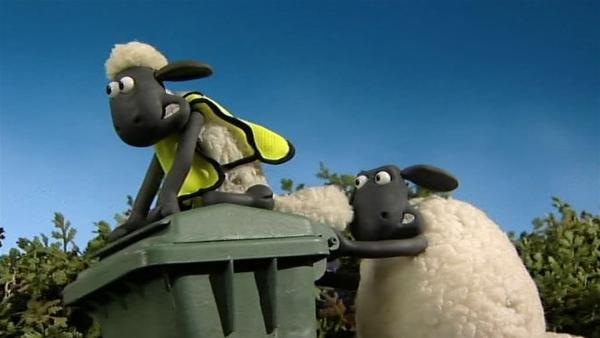 Wenn die Mülltonne zum rollenden Gefährt wird, macht Aufräumen so richtig Spaß. | Rechte: WDR/Aardman Animation Ltd./BBC