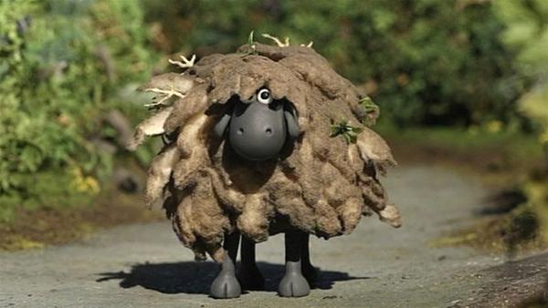 Wer verbirgt sich hinter diesem schmutzigen Schaf? Shaun darf gespannt sein. | Rechte: WDR/Aardman Animation Ltd./BBC