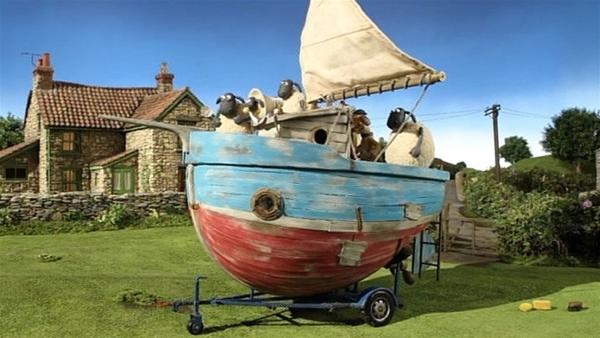 Hochseegefühle auf grüner Wiese, der Wind bläht das Segel. Die Schafe sind begeistert. | Rechte: WDR/Aardman Animation Ltd./BBC