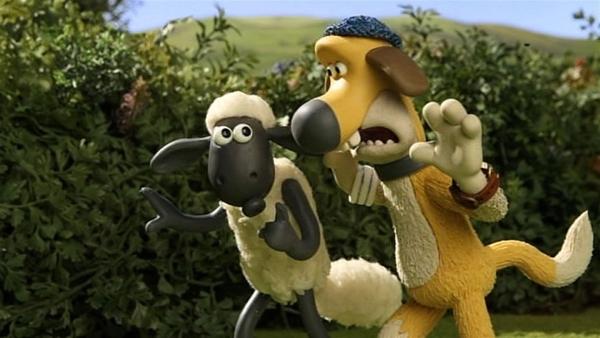 Der Hahn ist verschwunden. Shaun und Bitzer wollen den Entführer stellen. | Rechte: WDR/Aardman Animation Ltd./BBC