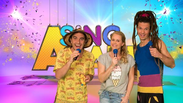 Dass Früchte sogar selbst singen und tanzen können, zeigen Singa und "Rodscha und Tom" mit ihrem Song „Mista Banana“. | Rechte: ZDF/MES GmbH