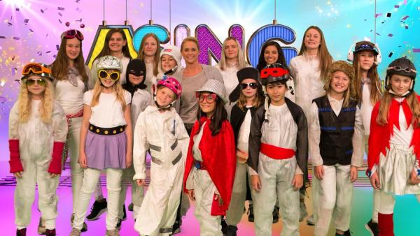 SingAlarm: Singa und die Kids on Stage im Studio | Rechte: ZDF/MES