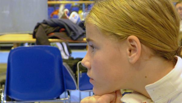In ihrer alten Grundschule fühlt sich Pauline nicht sehr wohl und sie hat hier keine Freunde. | Rechte: ZDF/Anabel Münstermann
