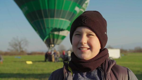 Grgas größter Traum ist es, einmal Ballon zu fahren, doch das ist teuer. Als Straßenmusiker will der 10jährige Geld sammeln, um endlich seine Heimatstadt Zagreb von oben zu sehen. | Rechte: ZDF/Djuro Gavran