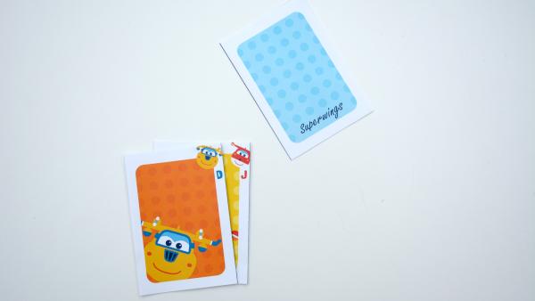 ... wenn du die beiden Karten umdrehst. (Frage deinen Mitspieler gerne mehrmals, ob er sich die Karten auch wirklich eingeprägt hat.) | Rechte: KiKA