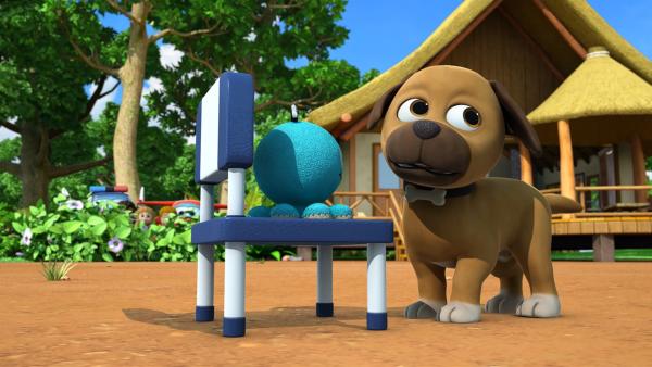 Interessiert sich Hund Strolch etwa für das Spielzeug der Kinder? | Rechte: KiKA/FunnyFlux/QianQi/EBS/CJ E&M