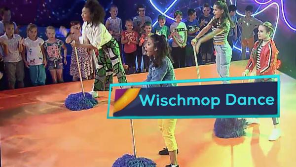 Die TanzAlarm Kids performen ihren Song "Wischmop". | Rechte: KiKA