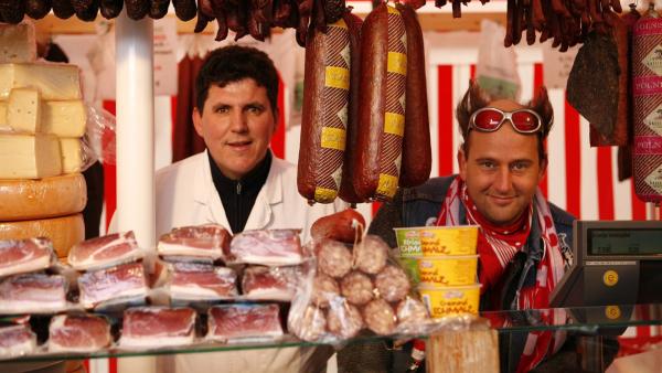 Westbrasilianische Südhanglimetten, Pitahayas, jonglieren mit Apfelsinen und Salatköpfen, für Tom ist das ein Traum den er auf dem berühmten Münchner Viktualienmarkt live erleben kann. | Rechte: KiKA/Ilona Kolar