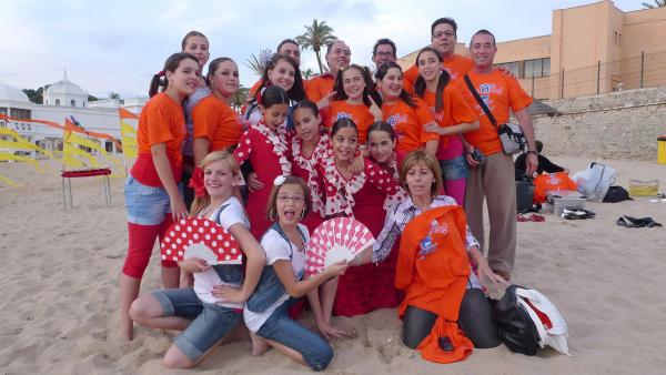 TANZALARM! - Auf Europatour; Tanzalarm-Kids sind auf Tour in Spanien, am Starnd von Cadiz. Vor Ort lernen sie einiges über das Land. Was wird gegessen, welche Musik wird gehört und wie sehen die landestypischen Tänze aus. | Rechte: KI.KA/ZDF/MingaMedia