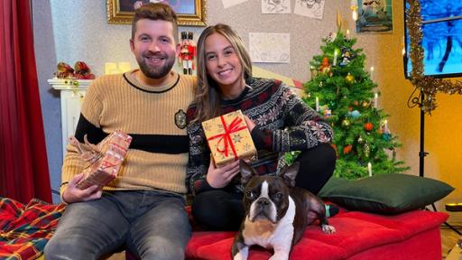 Tim, Jimmy und Soraya wünschen euch fröhliche Weihnachten.