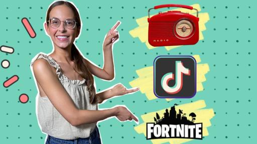 Links steht Soroaya. Sie hat drei Arme, die nach rechts zeigen. Auf der rechten Seite sind drei Bildchen untereinander angeordnet. Ganz oben ist ein Radio zu sehen. In der Mitte ist das TikTok-Logo. Ganz unten ist das Fortnite-Logo.