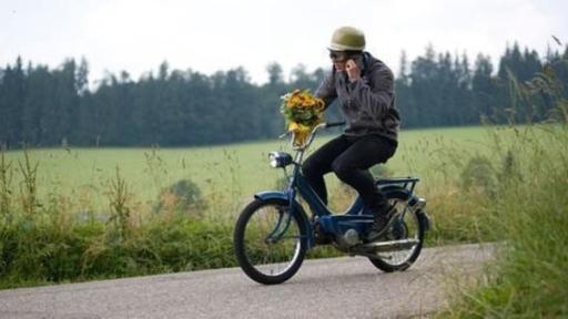 Mann auf einem Moped