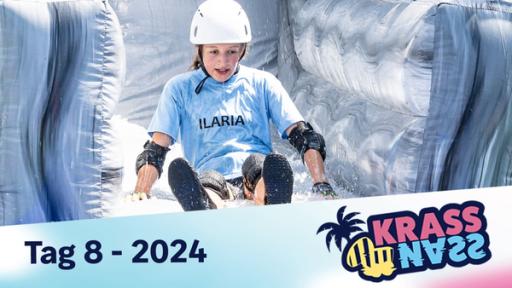 Tag 8: Zwei Läufe entscheiden über den Sieg | Rechte: SWR Krass Nass! 2024 Tag 8. Die krass-nass-Teilnehmerin Ilaria rutscht einer der Wasserrutschen hinunter.