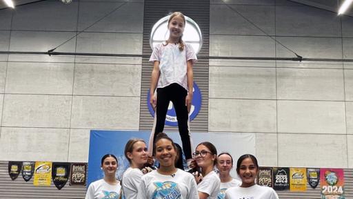 Tigerenten-Reporterin Emilia beim Cheerleading-Training | Rechte: SWR Emilia beim Cheerleading-Training