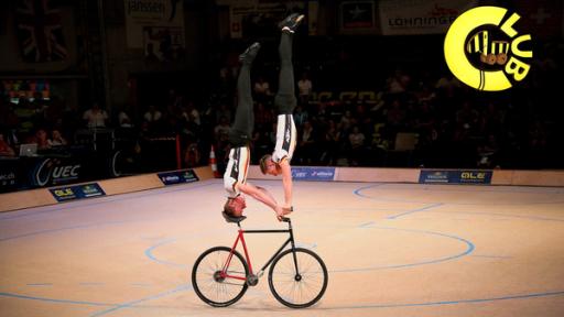 Jonas Mächtig und Simon Riedinger machen zu zweit Handstand auf einem Kunstrad | Rechte: Jürgen Riedinger Jonas Mächtig und Simon Riedinger machen zu zweit Handstand auf einem Kunstrad