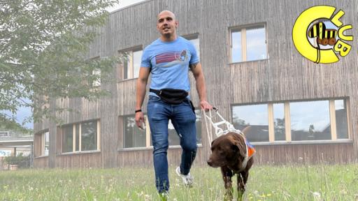 Niko mit seinem Blinidenhund Orlando | Rechte: SWR, Nikolaos Rizidis Niko mit seinem Blinidenhund Orlando