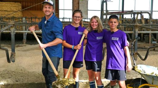 Rahel, Nisret und Sarah gegen Johannes auf dem Bauernhof