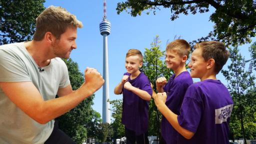 Jonathan, Magnus und Julian gegen Johannes auf dem Stuttgarter Fernsehturm