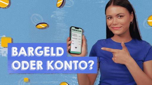 Junge Frau zeigt auf Smartphone mit Konto-App und fragt: Bargeld oder Konto? 