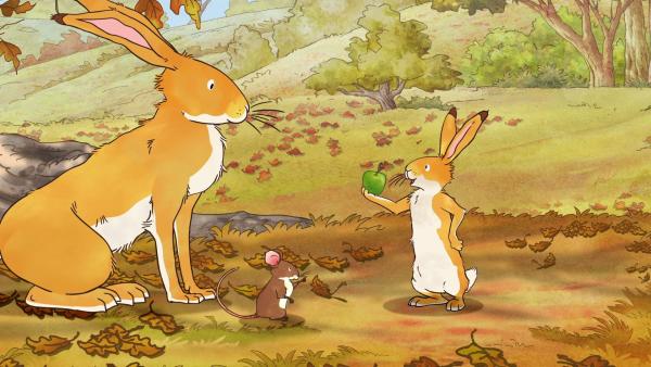 Der kleine braune Hase ist ganz stolz: Er hat es geschafft, den letzten Apfel des Jahres vom Baum zu pflücken. | Rechte: KiKA/SLR Productions Australia Pty.Ltd./Scrawl Studios Pte Ltd./hr/ARD