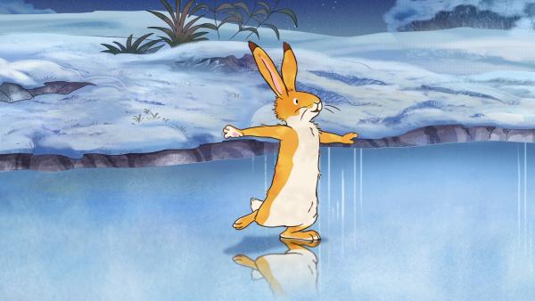Mit etwas Übung kann nun auch der kleine braune Hase auf dem gefrorenen See eislaufen. | Rechte: KiKA/SLR Productions Australia Pty.Ltd./Scrawl Studios Pte Ltd./hr/ARD