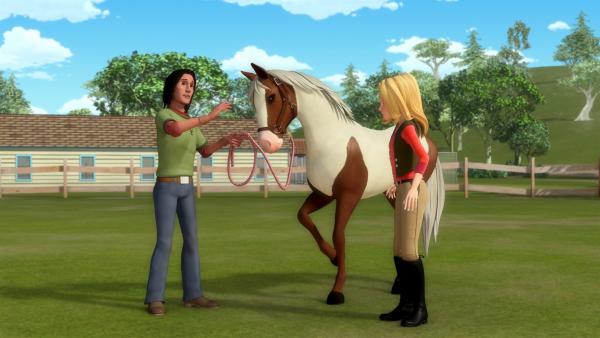 Wendy (re.) bekommt Tipps von Jojo (li.), dem Pferdeflüsterer, wie sie bei ihrem ängstlichen Pferd Dixie Vertrauen aufbauen kann. | Rechte: ZDF/Wendy and Associated Characters (c) WPL 2012