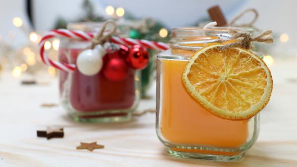 Weihnachtliche Kerzen im Glas 