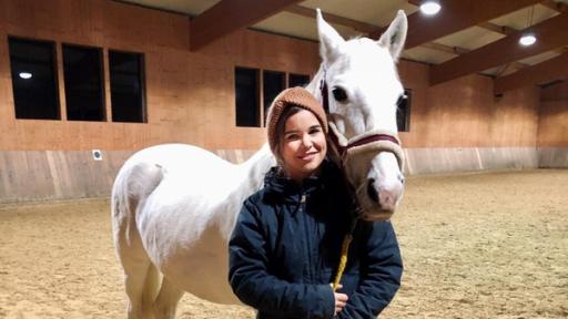 Deutsches Reitpony | Anna versteht sich sichtlich gut mit der deutschen Reitponystute „Diva“