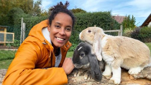 Widderkaninchen | Wie alle Widderkaninchen, haben auch die Kaninchendamen „Khaleesi“ und „Kiara“ Schlappohren.