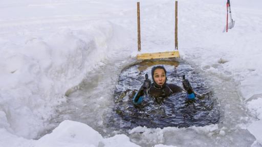 Eisbaden am Polarkreis | Pia geht Eisbaden am Polarkreis