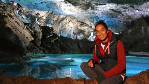 Überleben in der Höhle | in unterirdischen Höhlenseen sucht Pia ein äußerst seltenes Höhlentier

