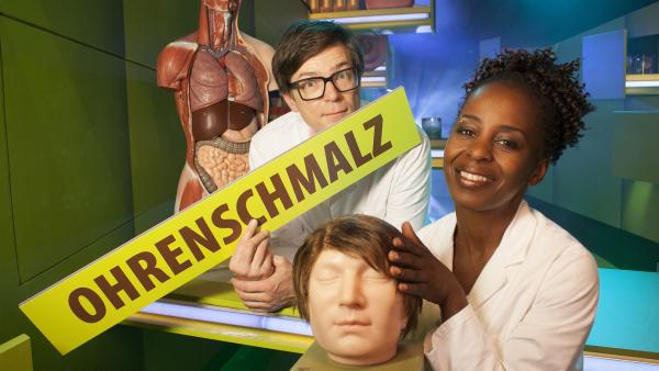 Beim Thema Ohrenschmalz finden Shary und Ralph interessante Fakten heraus. | Rechte: WDR/Thorsten Schneider