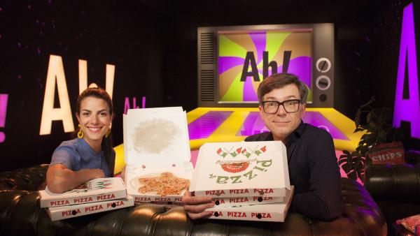 Schon wieder Pizza? Clarissa und Ralph fragen sich, warum wir eigentlich essen müssen und was Gesundheit mit gutem Essen zu tun hat. | Rechte: WDR/Thorsten Schneider