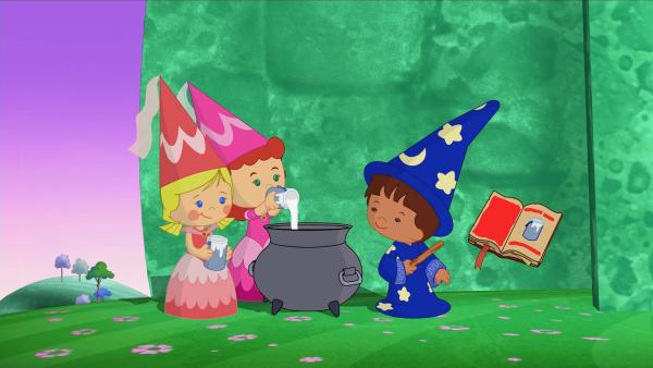 Zoé und Tanja mischen mit Zauberer Finns Hilfe aus dem großen Zauberbuch rosa Farbe. | Rechte: KiKA/Mike Young Productions