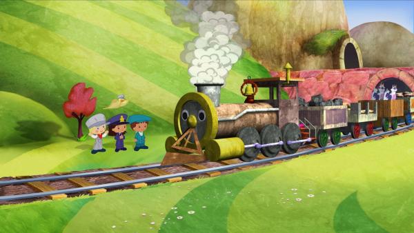 Zoé, Yasemin, Finn und QuackQuack entdecken einen Zug mit ziemlich rostiger und rußiger Lokomotive. | Rechte: KiKA/Mike Young Productions